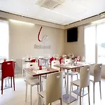 ホテル Campanile Sud ヴァランス
